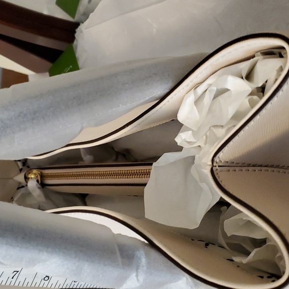 NWT KATE SPADE PURSE. - Picture 3 of 4